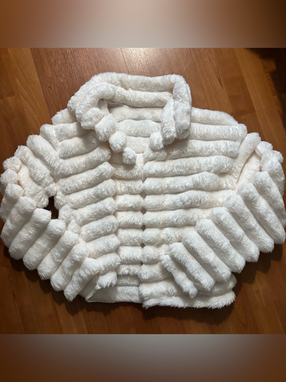 Women’s white fluffy coat size medium/large